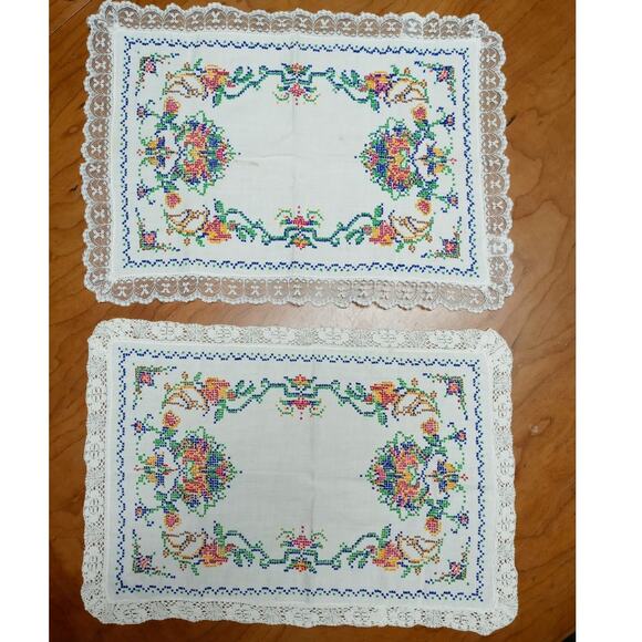 ✨ Retro 🌲 Christmas Cross Stitch Doilies – Handmade Vintage Flour Sack Linens - Picture 10 of 15